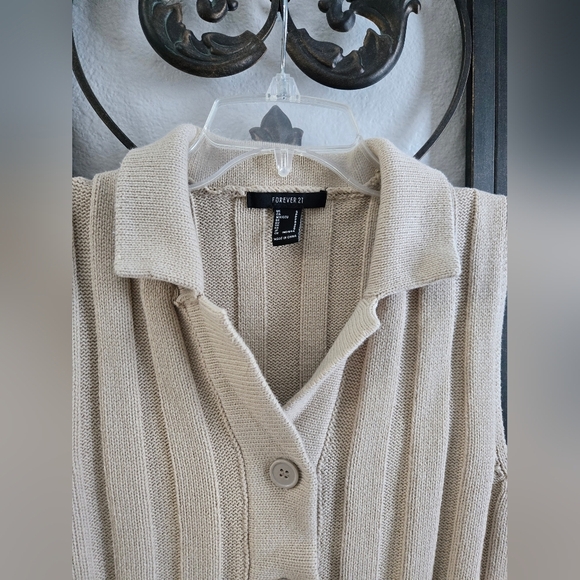 Forever 21 Sleeveless Beige Knit Button-Up Crop Top - Picture 4 of 7